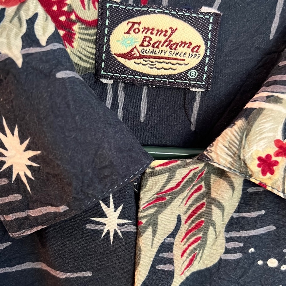Tommy Bahama ‘holiday vintage’ mens shirt.
